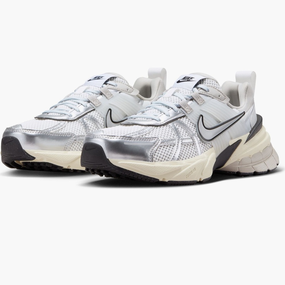 Nike Metallic Silver and White Running Shoes-size 8
